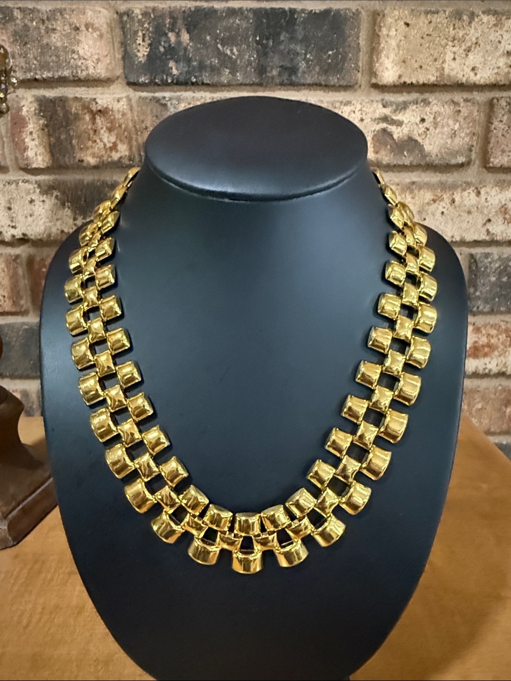 Avon N.R.  Vintage Chunky Gold Tone Chain